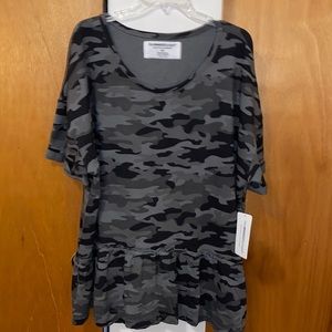 🖤💚🖤NWT The Sweatshirt Project Camouflage Top
